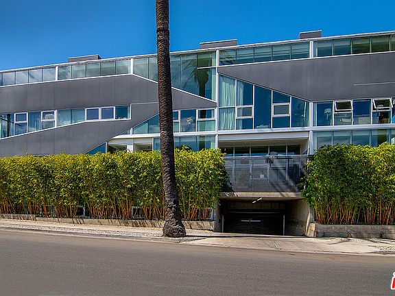 2nd image of 803 N Wilcox Ave #14