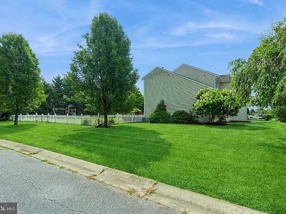 2nd image of 218 Osbourne Ln