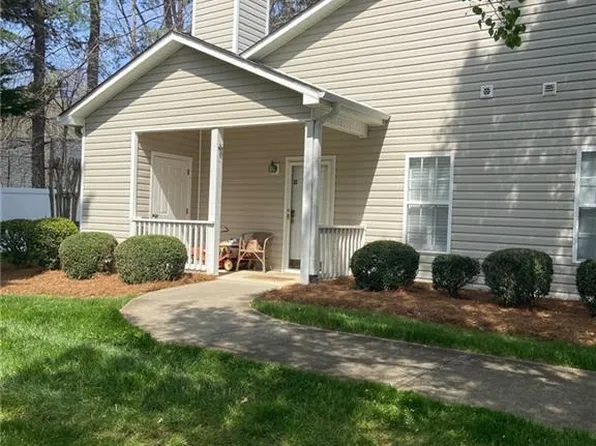 208 River Oaks Ct, Clemmons, NC 27012