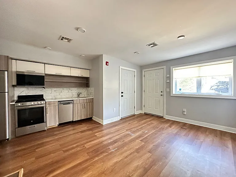 51 Jewett Ave — Photo 10
