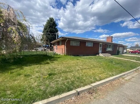 801 Adams Ave, Toppenish, WA 98948