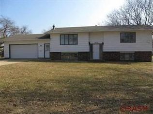 1010 3rd St N, Saint James, MN 56081