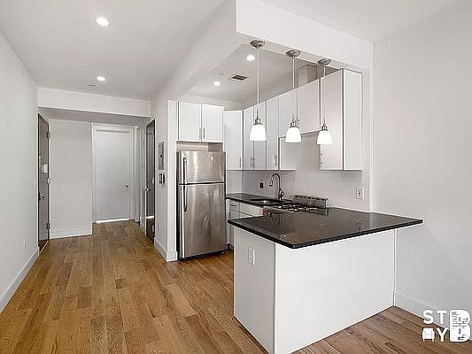2nd image of 276 Quincy St APT 4