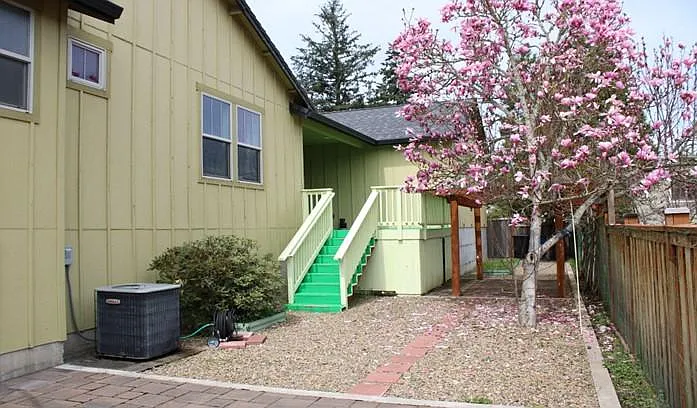 2659 Hendricks Ridge Dr — Photo 2