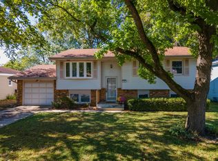 115 S Evergreen Ln, Bloomington, IL 61704
