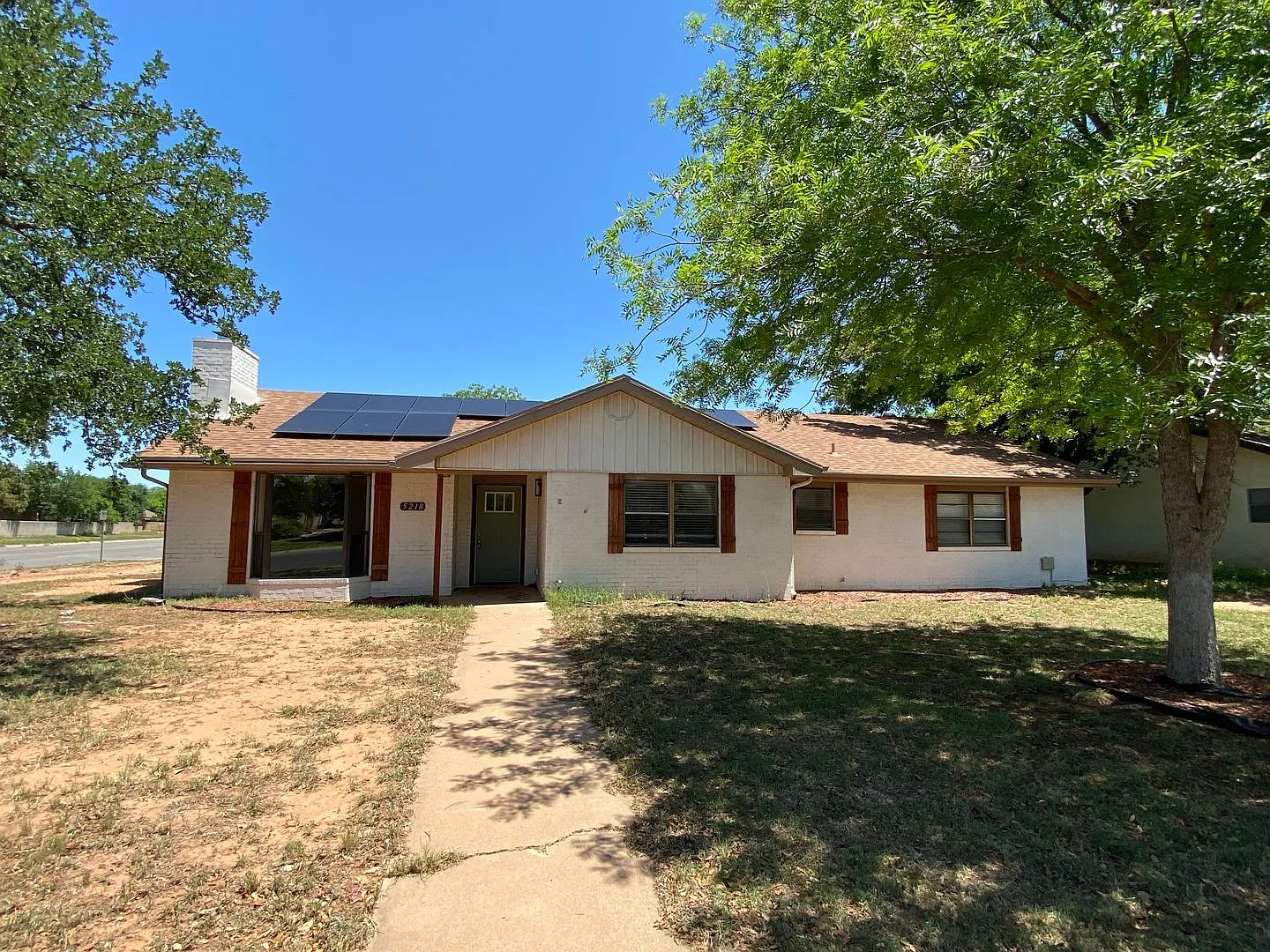 Spacious and Stunning Home with Solar Panels Your Dream Property AWAITS! — Photo 1
