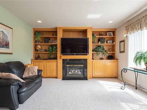5th image of 3801 42nd Ave NE