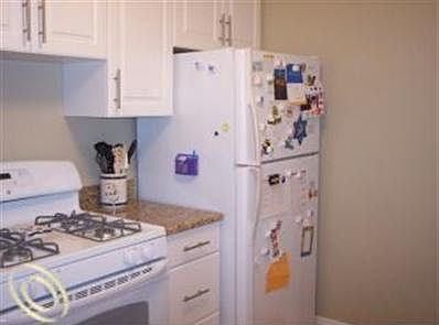 4th image of 3047 Royal Ave