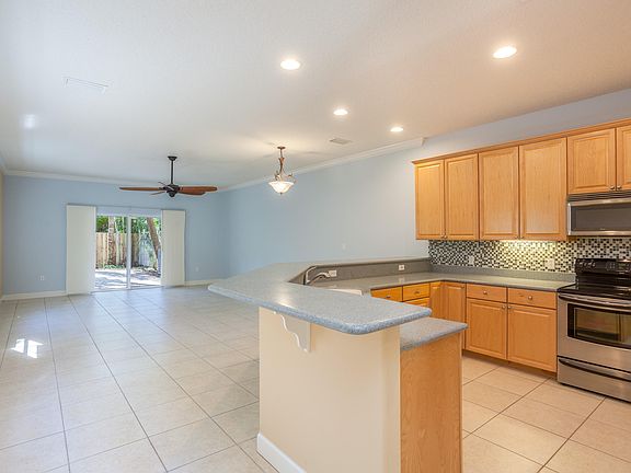 3rd image of 131 Ocean Garden Ln