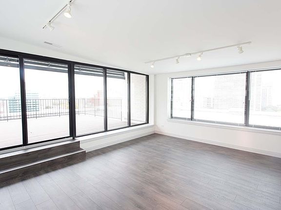 3rd image of 5306 S Hyde Park Blvd #1201