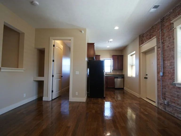 2934 Leavenworth St — Photo 39