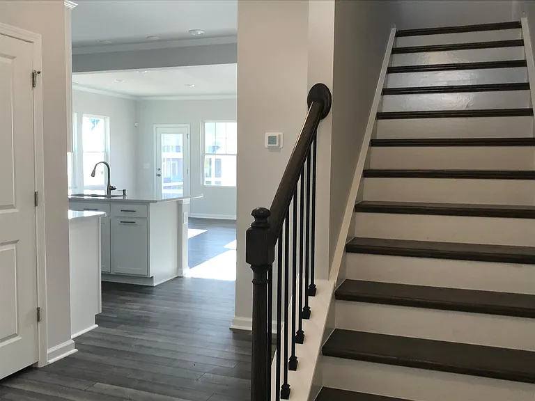 1606 Chestnut Tree Dr — Photo 2