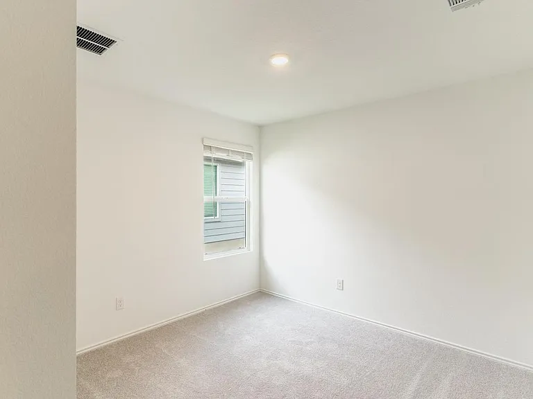 208 Skyfire St — Photo 16