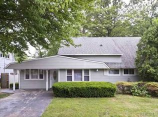 134 Rim Ln, Hicksville, NY 11801