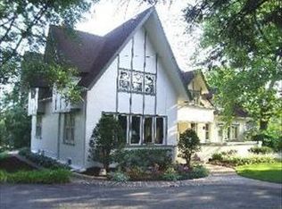 6610 Hillside Rd, Crystal Lake, IL 60012