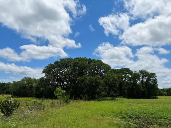 479 Oakridge Ln, Pipe Creek, TX 78063