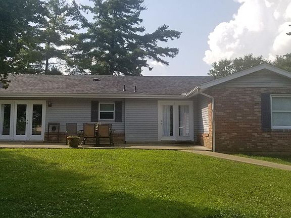2nd image of 825 Terre Haute Dr