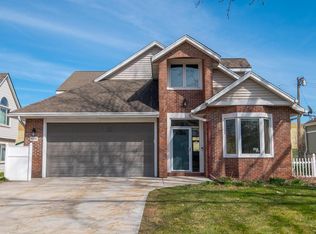 2132 North 113th STREET, Wauwatosa, WI