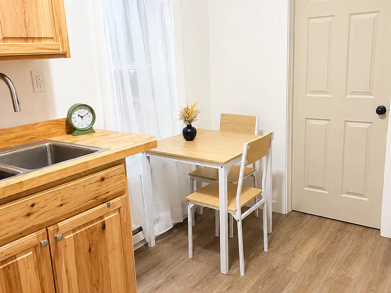 21 Mohican St #3 — Photo 2
