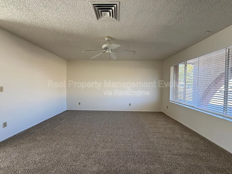 6437 W Sierra St — Photo 4