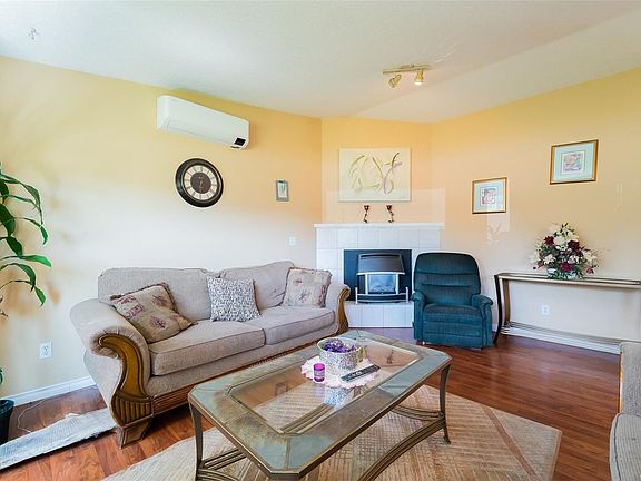2nd image of 2446 Divot Dr