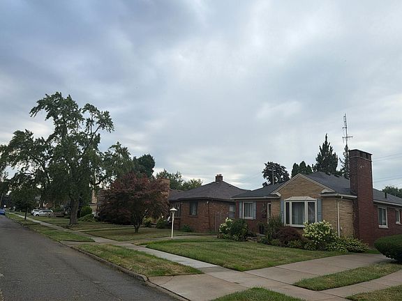 2nd image of 19360 Marlowe St