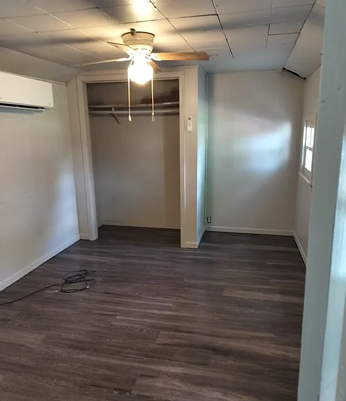 906 Gilbert St — Photo 6