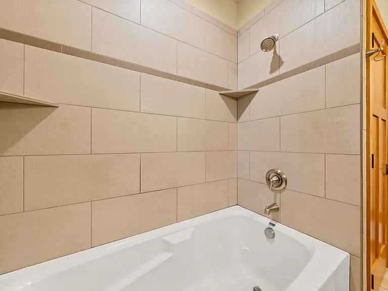 1696 SW Knoll Ave #2 — Photo 6