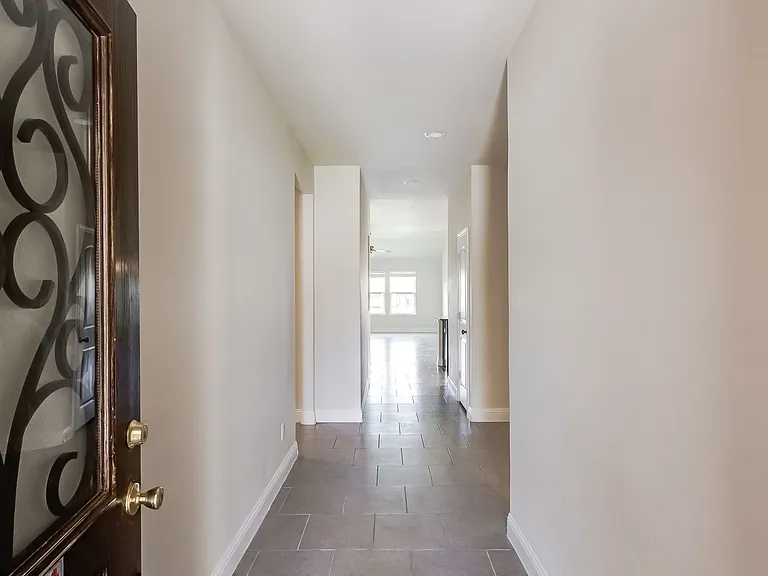 820 Vintage Way — Photo 4
