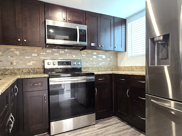 1325 S Judd St — Photo 3