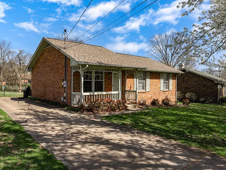 164 Hillside Dr — Photo 2