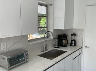 821 NE 6th St #10796808, Hallandale, FL 33009