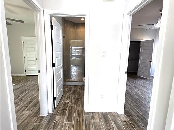 5th image of 913 N Clarence Ave #4