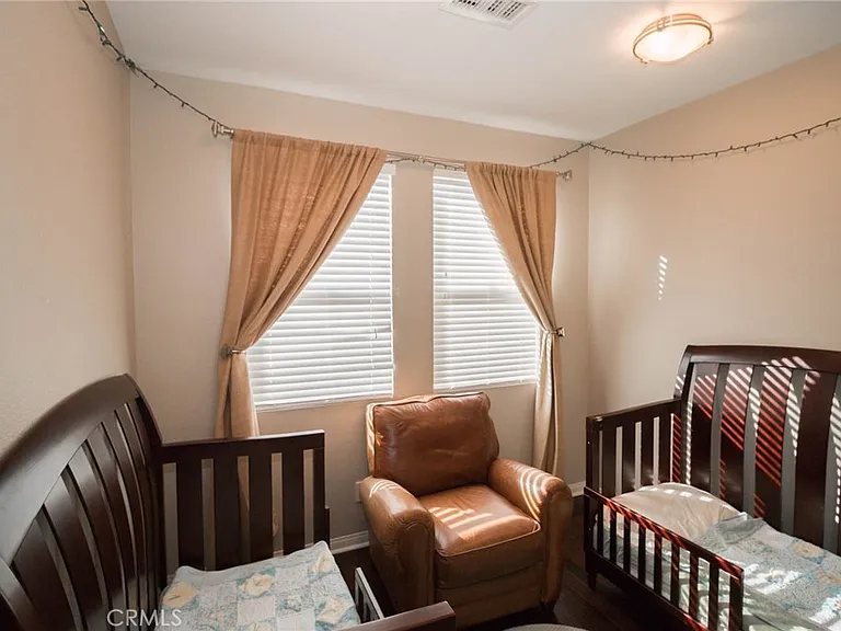 46 Meridian Dr — Photo 12