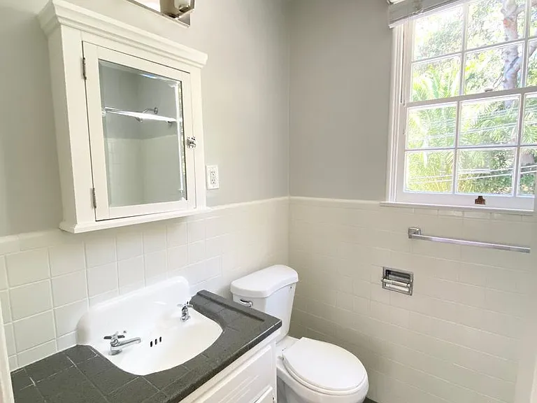 Bellevue Apartments — Photo 35