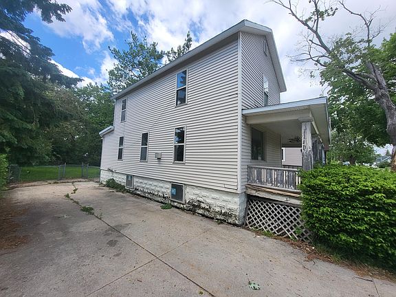 4th image of 124 Cavanaugh St