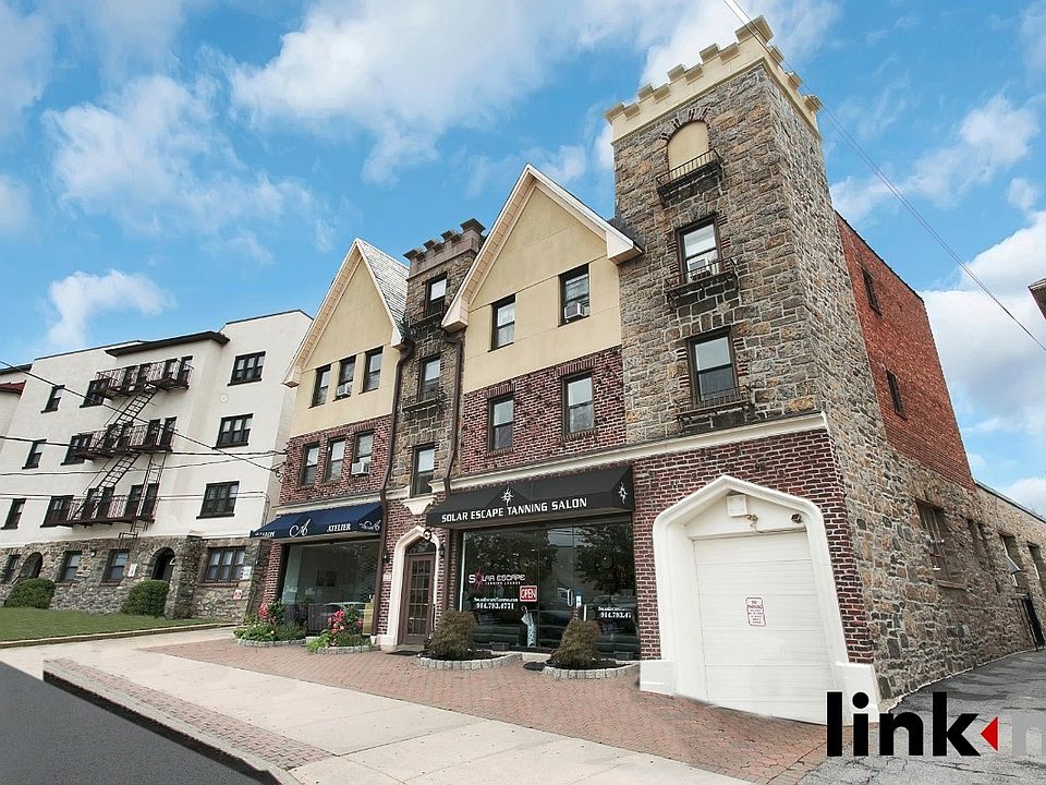 2nd image of 133 Hillside Pl