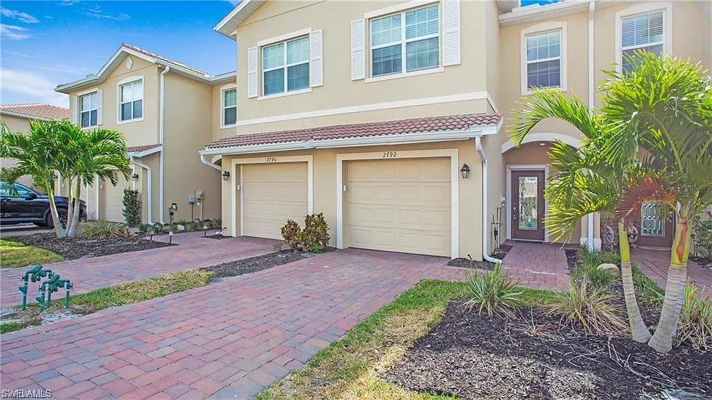 3 bed, 2.5 bath, 1879 sqft, $2,350 — Photo 1