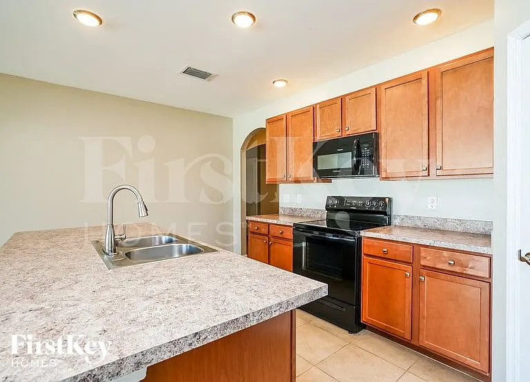1402 NW Juanita Pl — Photo 6