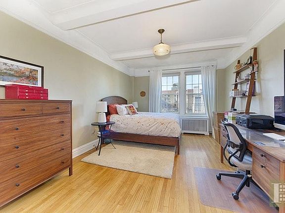4th image of 677 W End Ave APT 8D