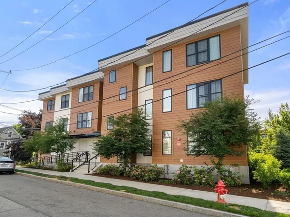 68 Los Angeles St #306, Newton, MA 02458