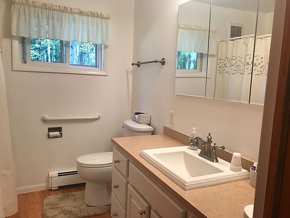 FULL BATH/MAIN FLOOR 