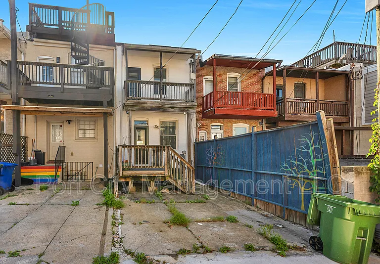 207 S Ellwood Ave — Photo 22