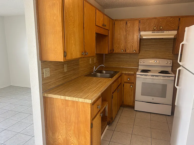 1307 Willow Springs Rd #B — Photo 5