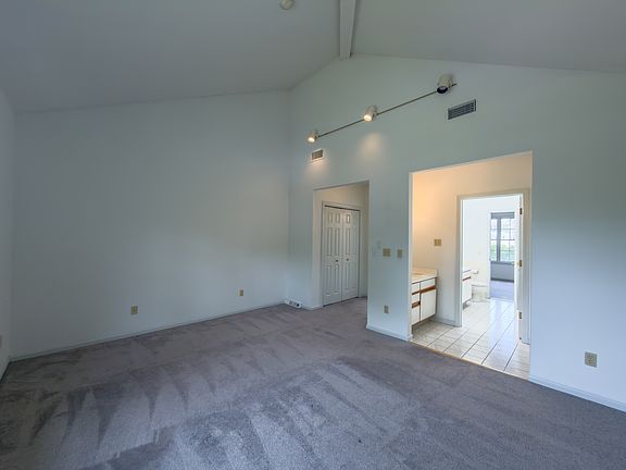 4th image of 238 Peat Meadow Rd