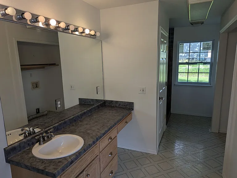 320 S Country Club Rd — Photo 22