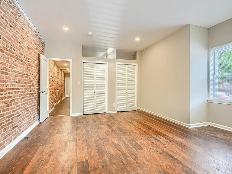 446 N Linwood Ave #1 — Photo 2
