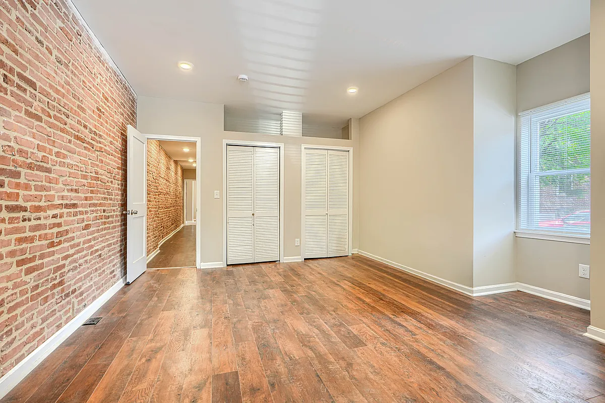 Building Photo - 446 N Linwood Ave #1
