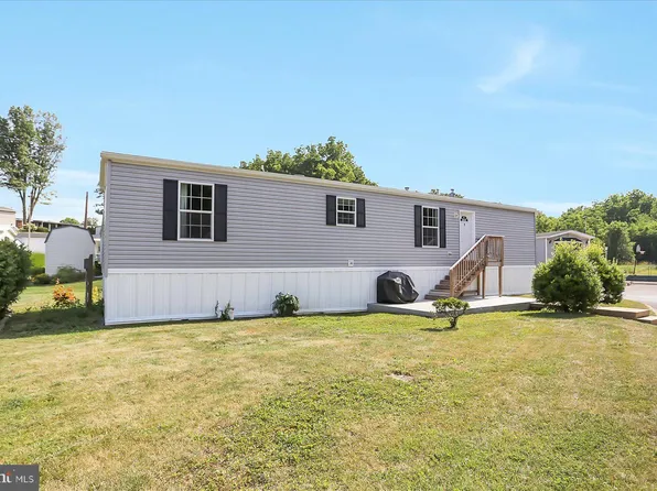 9 Sunset Dr, Hershey, PA 17033