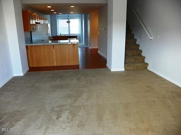 3rd image of 475 SE 35th St Unit D21